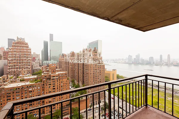 Rented by Mirador Real Estate | media 9