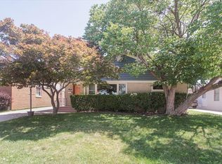 117 N Kenilworth Ave, Mount Prospect, IL 60056