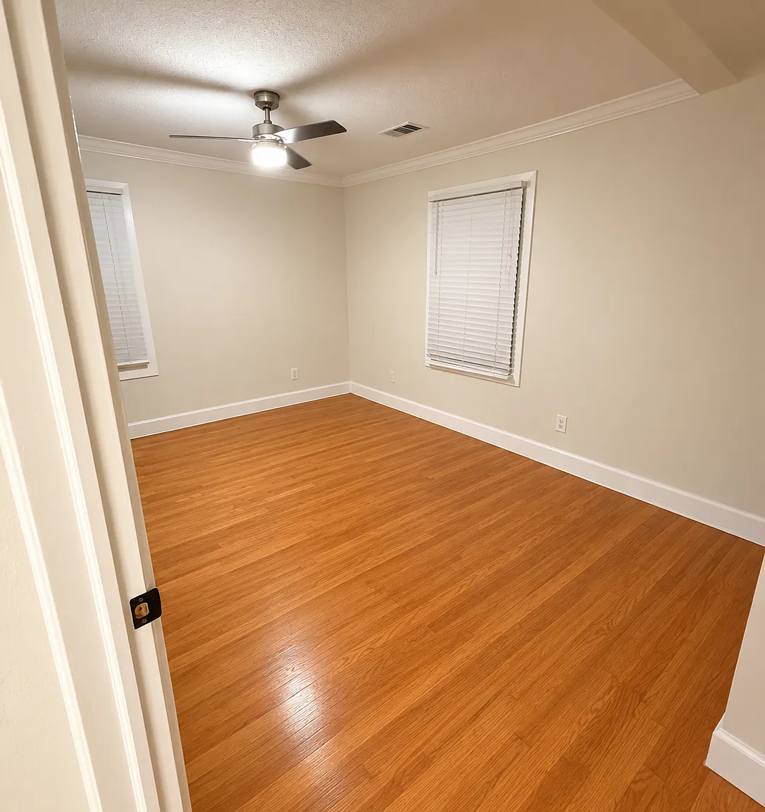 2 bed, 956 sqft, $2,500 — Photo 2