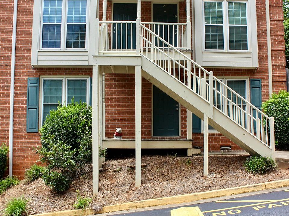 Front of the building. Unit 27 is on 2nd floor on the right.