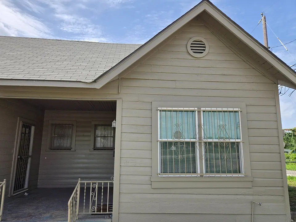 2236 N Interstate Highway 35