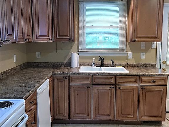 2nd image of 2724 Sunrise Ave