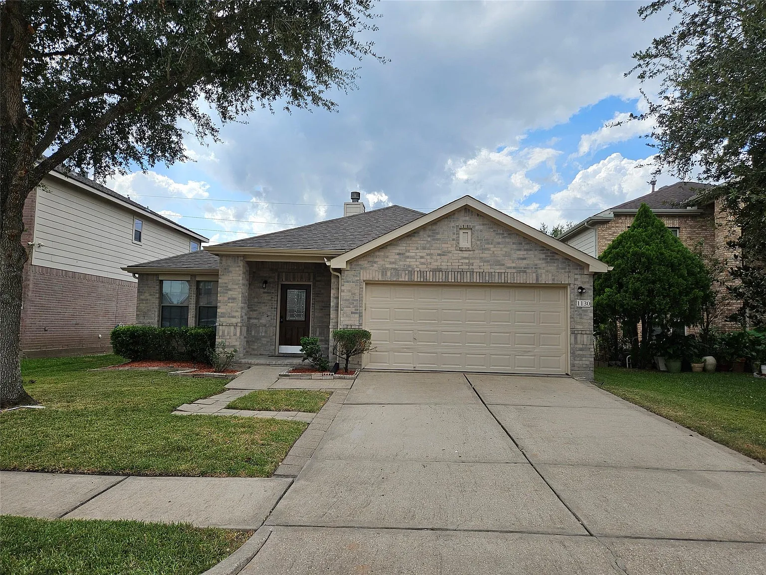 3 bed, 2.0 bath, 1884 sqft, $2,050 — Photo 2