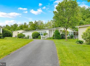 22 Greenbriar Ct, Harleysville, PA 19438