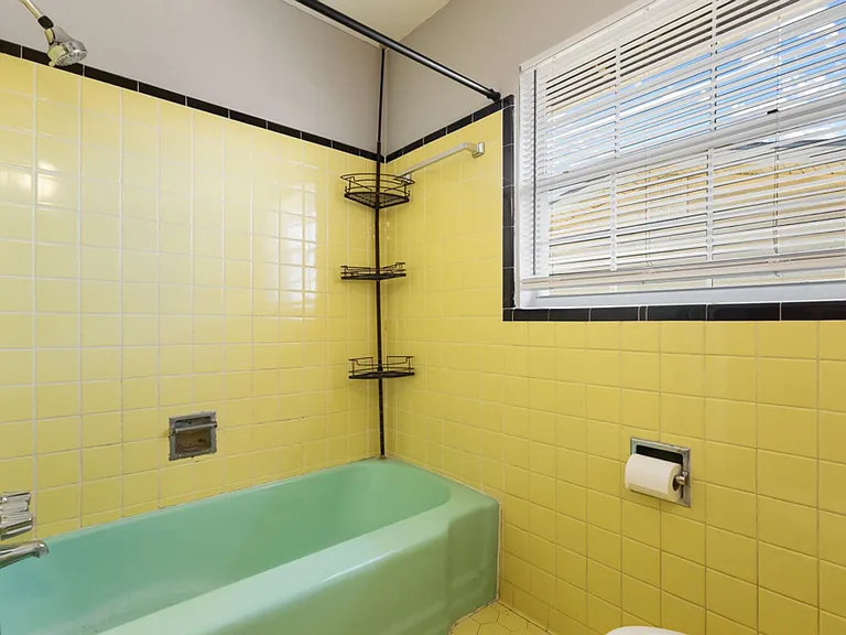 210 Dryden — Photo 19