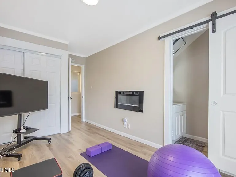593 Benson Way — Photo 5