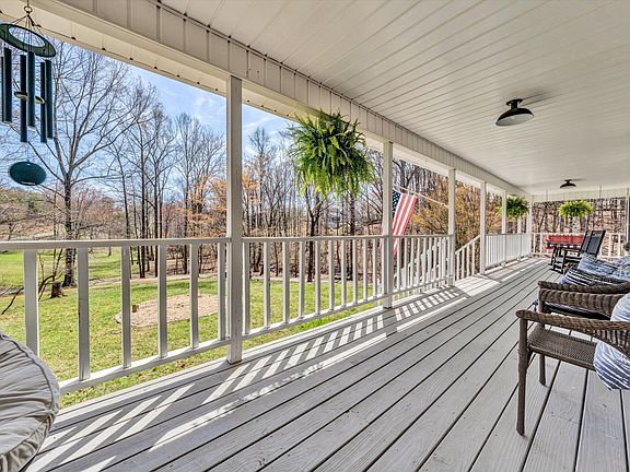 5th image of 210 Brookledge Dr