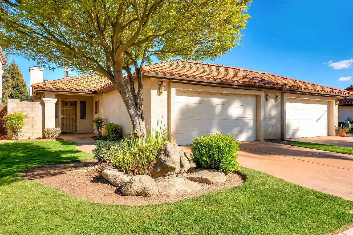 70 Rosewood Cir photo 1