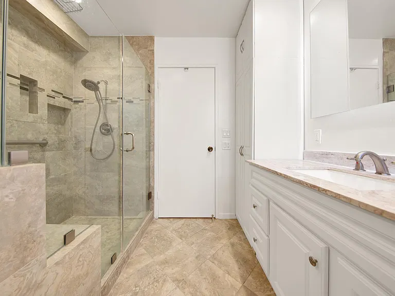 5301 Balboa Blvd #M8 — Photo 10