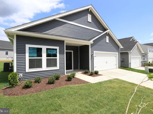 204 Salute Cir, Martinsburg, WV 25405