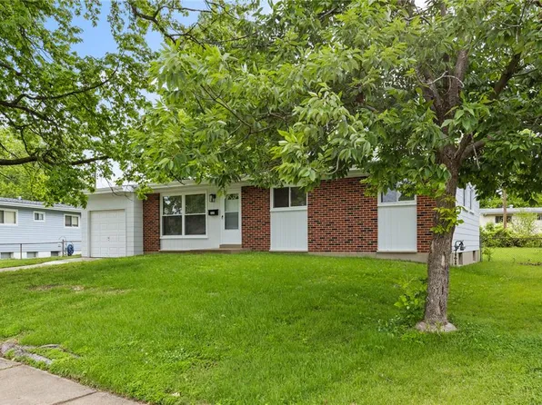 335 Skylark Dr, Florissant, MO 63031