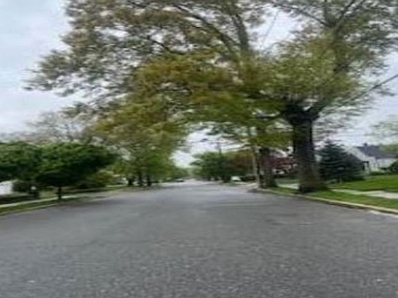 Exterior Neighborhood (street photo)