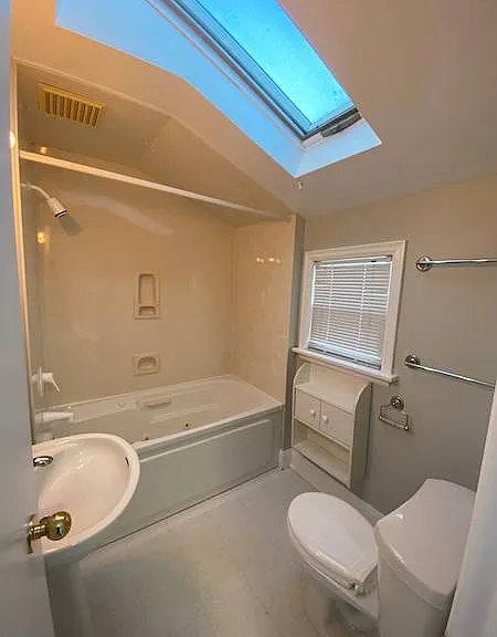 12 Margaret Ave N — Photo 8