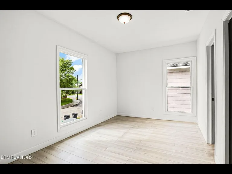 2307 Linden Ave #B — Photo 15