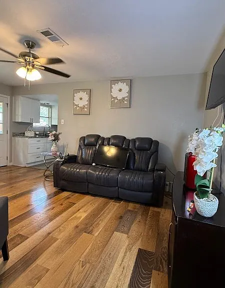 439 Malden Dr — Photo 1