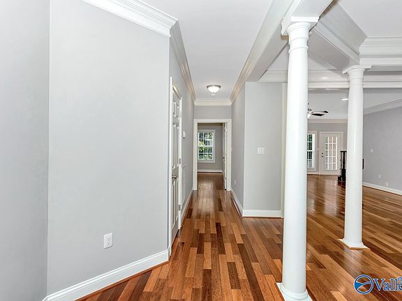 5th image of 2601 Southhurst Dr SE