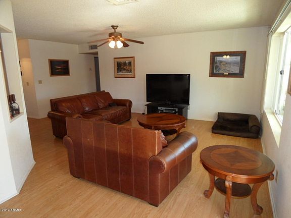 Living room 2945 E Emelita