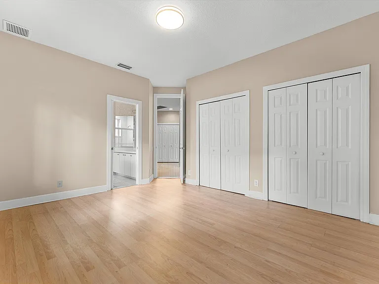 2579 Mayfair Ln — Photo 25