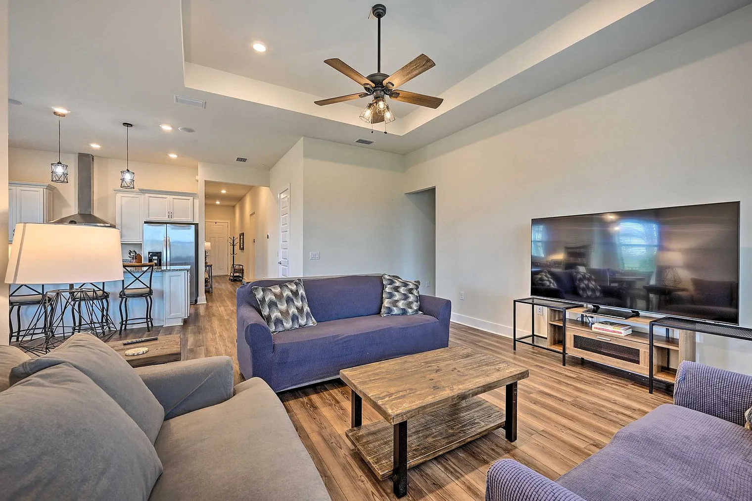 3 bed, 2.0 bath, 1894 sqft, $6,838 — Photo 4