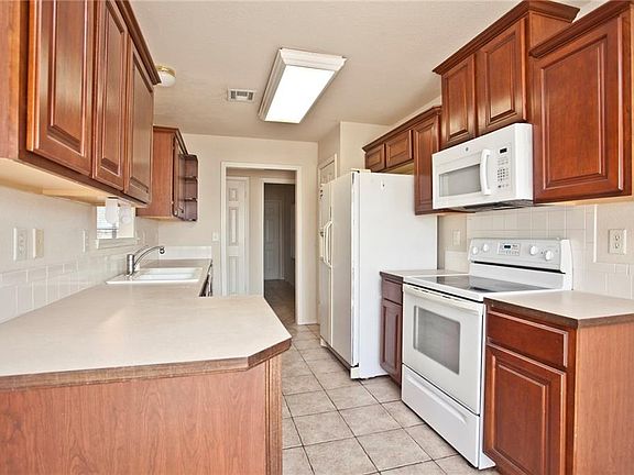 3rd image of 2305 SW 17th St