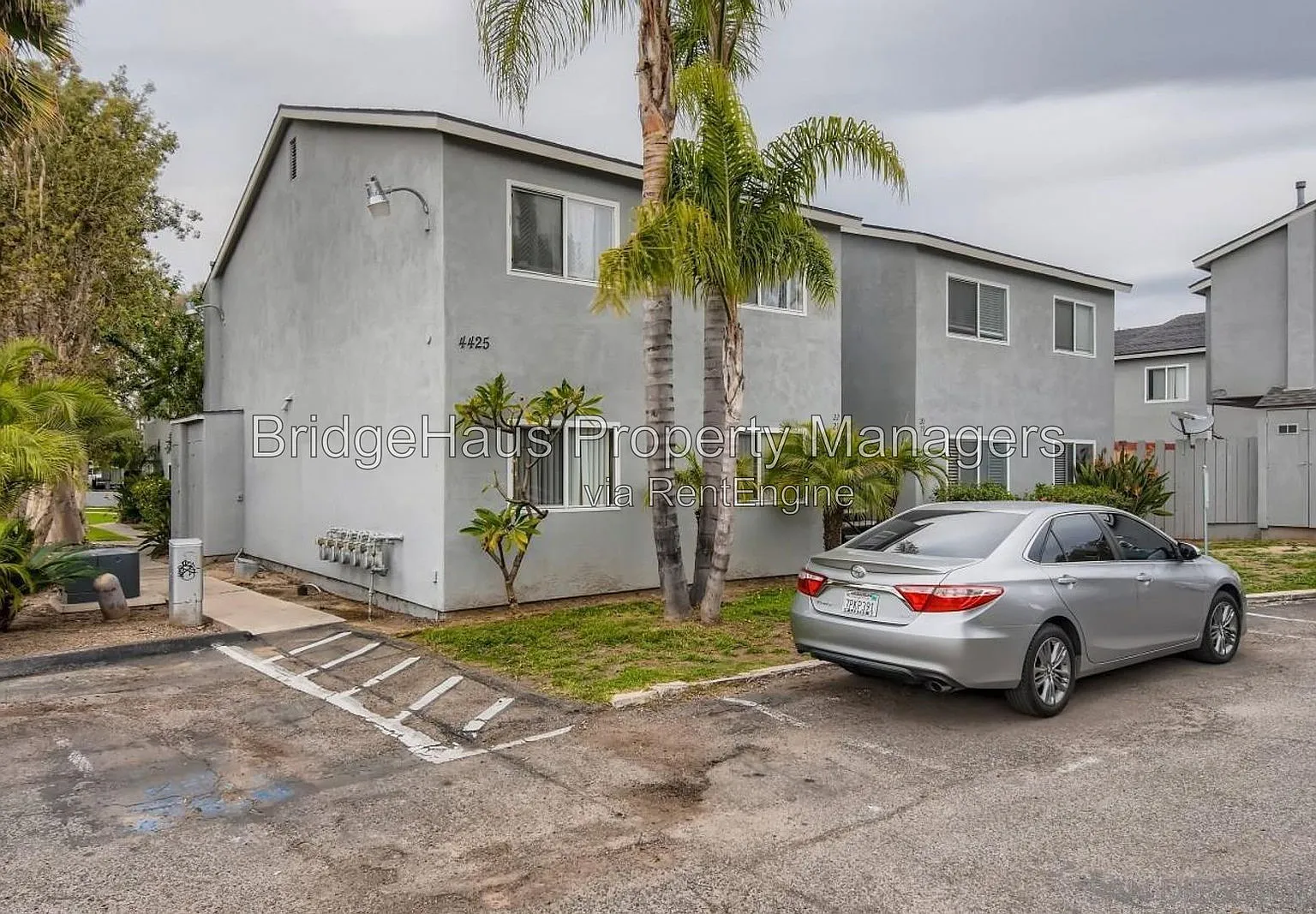 3 bed, 2.0 bath, 1053 sqft, $3,000 — Photo 2