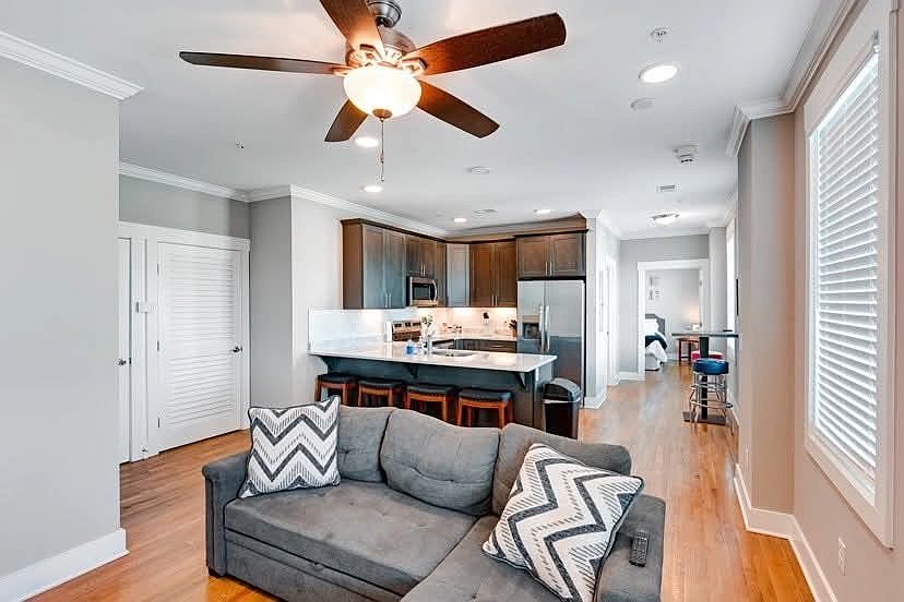 1st image of 4405 Kentucky Ave #302