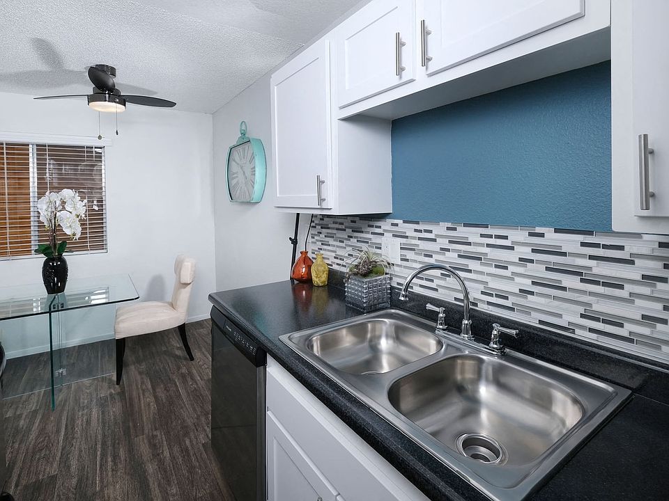 Fifteen 50 Apartments - Kitchen