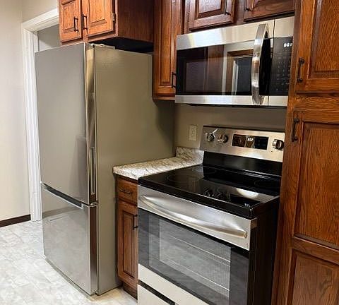 5th image of 1609 E Cabot St