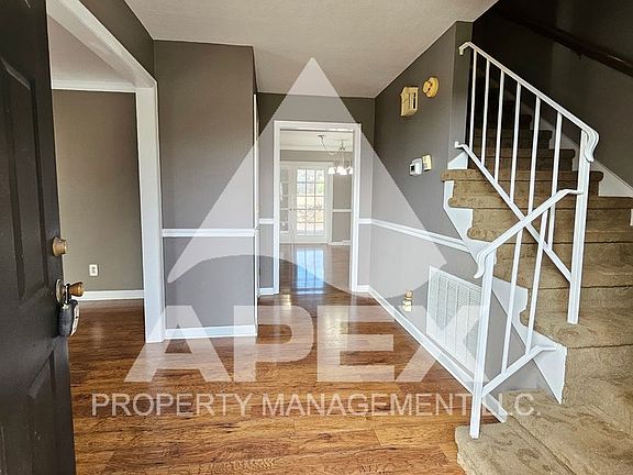 5th image of 9505 Briarwood Dr