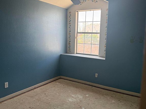 5th image of 221 Bay Club Dr