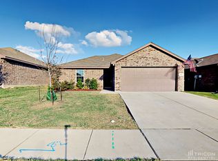 8409 Weeping Cherry Ln, Fort Worth, TX 76140