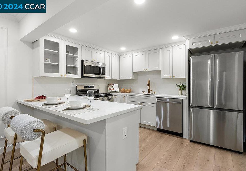 1st image of 2533 Pine Knoll Dr Unit 6