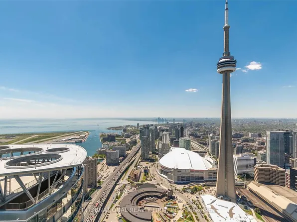 14 York St #6707, Toronto, ON M5J 0B1