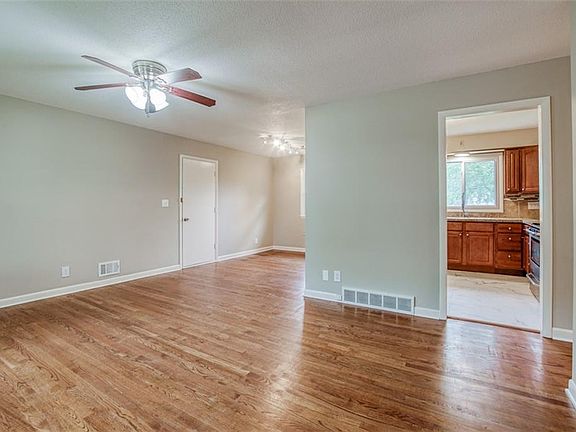 2nd image of 4913 Evanston Ave