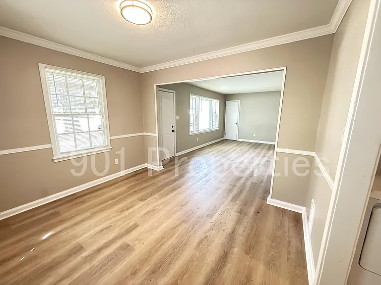 814 Colonial Rd — Photo 10