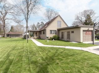 418 E Valencia Ave, Barrington, IL 60010