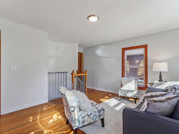 3rd image of 1026 Friendly Ave
