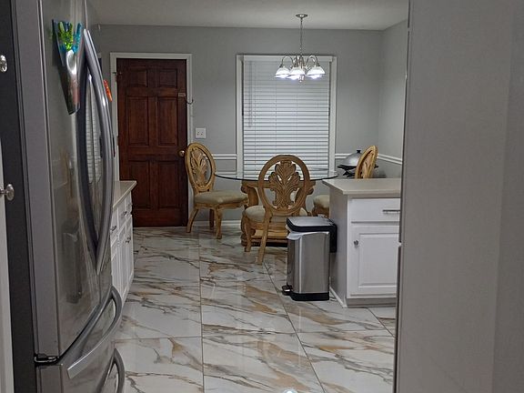 5th image of 2589 King Cir SE
