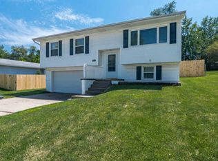 2011 W 58th St, Davenport, IA 52806