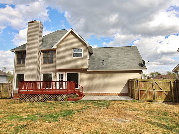 4th image of 132 Shady Maple Dr