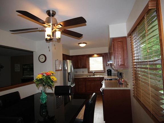 2nd image of 948 Canterbury Ln