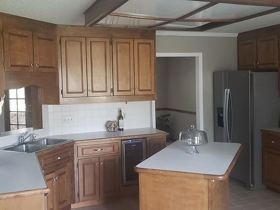BIG kitchen!