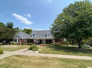 909 Hillcrest Dr, Washington, IL