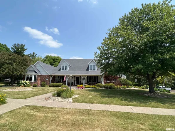 909 Hillcrest Dr, Washington, IL 61571