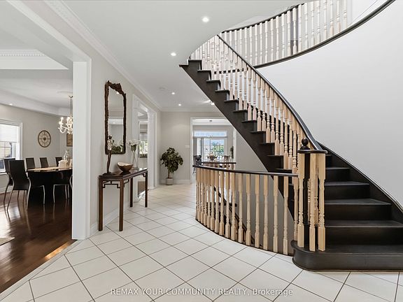 4th image of 171 Langtry Pl