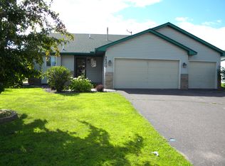 38372 Coventry Dr, North Branch, MN 55056