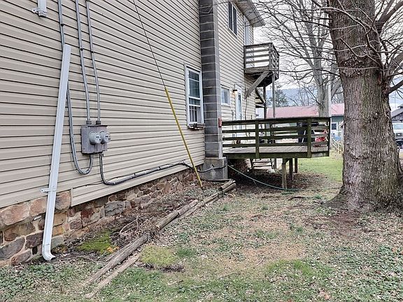 3rd image of 137 E Main St