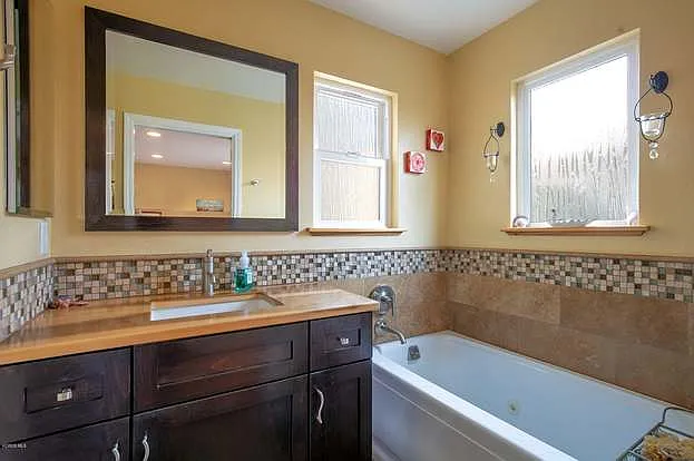 117 La Brea St — Photo 82