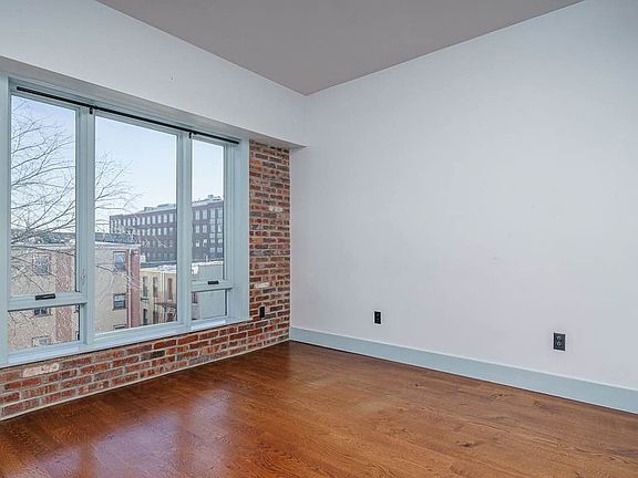 4th image of 13 Brooklyn Ave #5L