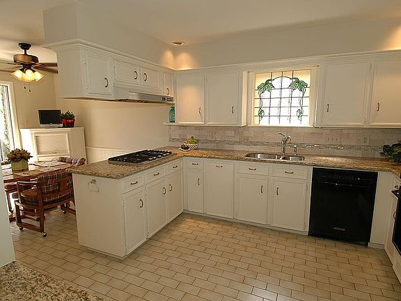 5th image of 438 Fox Briar Ln
